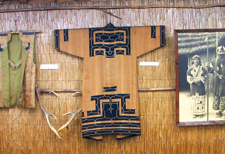 Айнский традиционный халат, сотканный из луба ивы